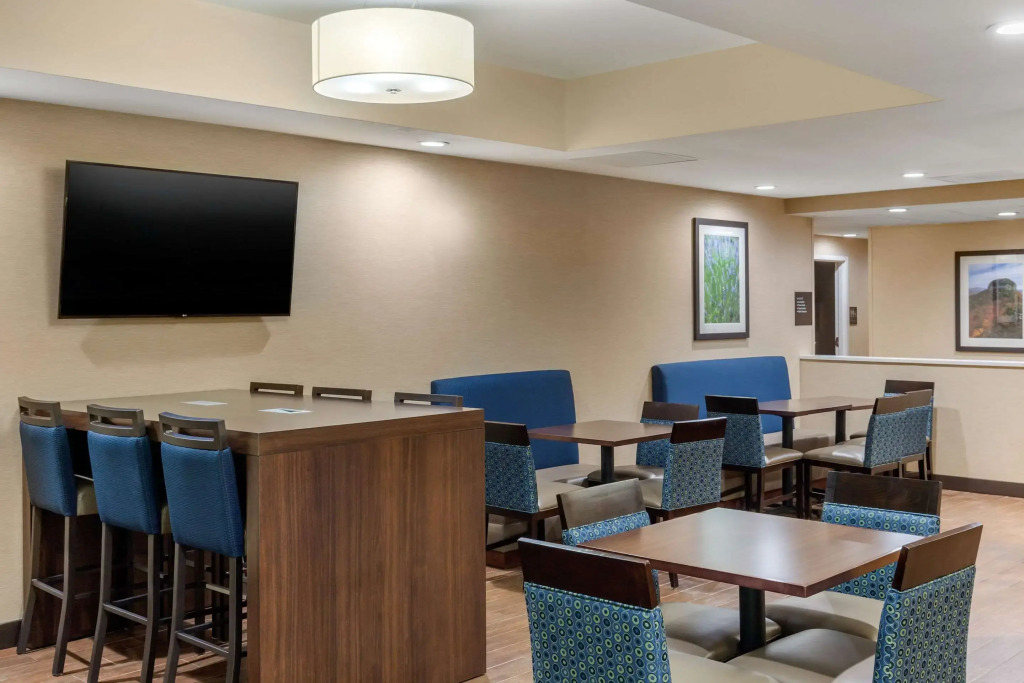 Comfort Suites Hanes Mall