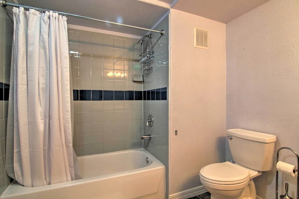 CO Springs Apartment < 6 Mi to Garden of the Gods!