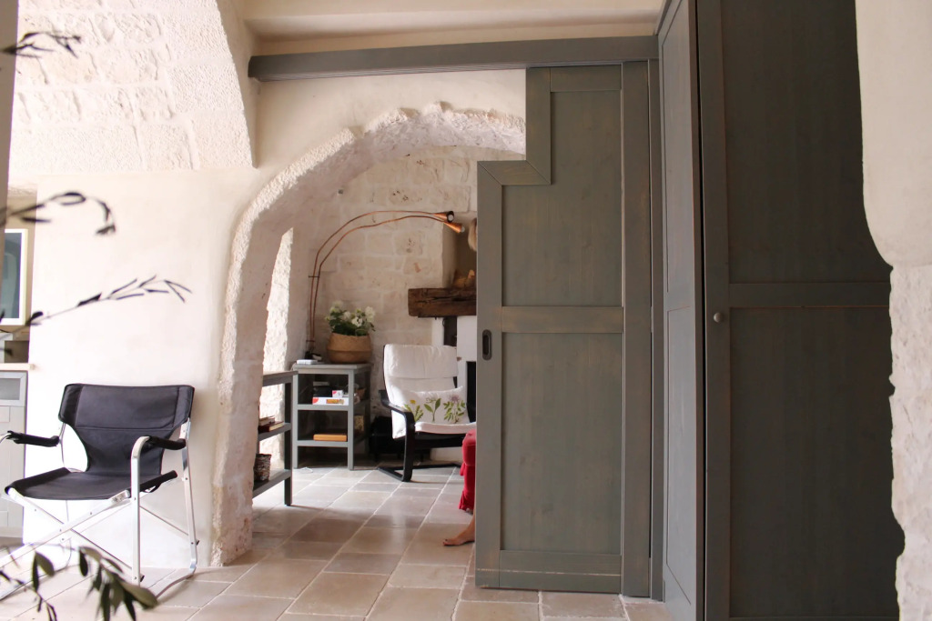 Ostuni,trullo fiabesco con piscina