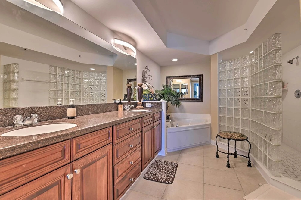 Daytona Beach Seaside Condo w/ Pools & Hot Tubs