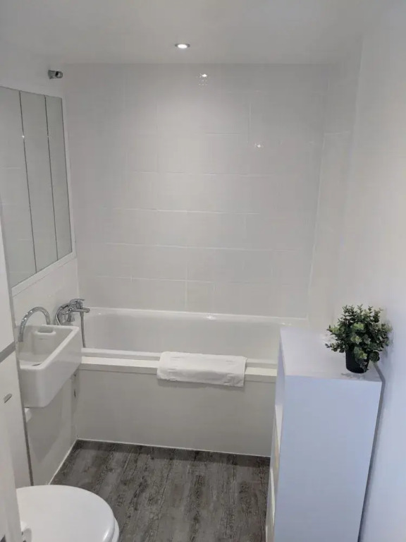 LT Grove Apartment - Stratford