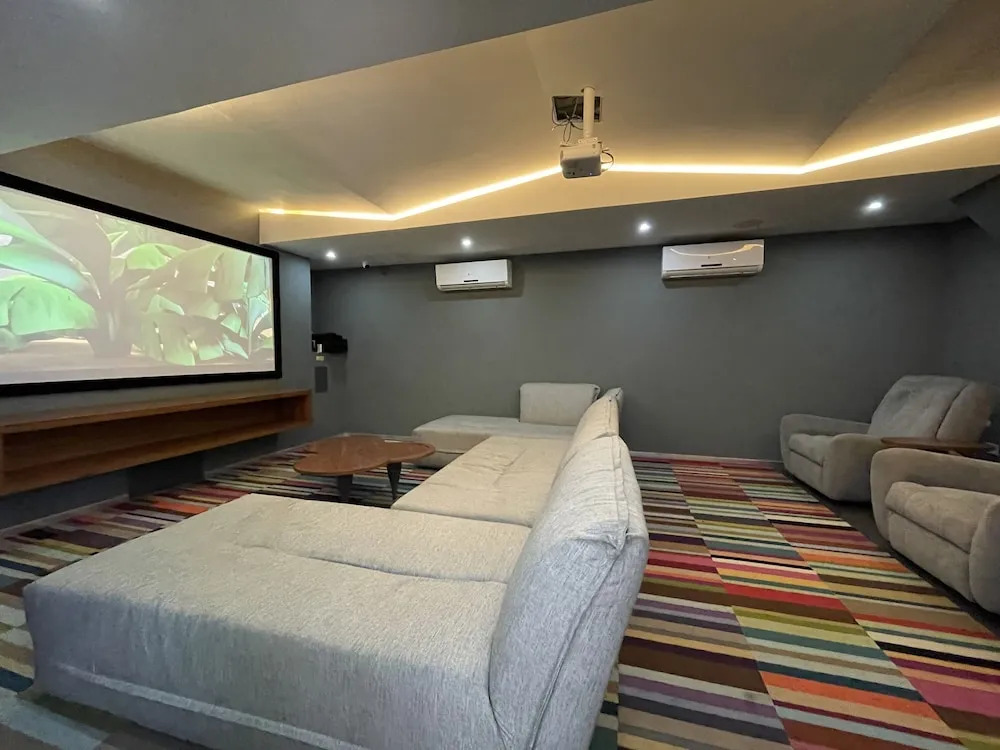 New Downtown Loft With Gym-Spa-Cinema