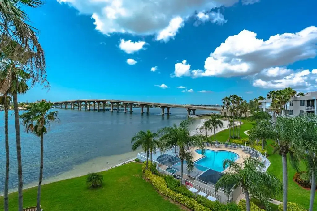 Bahia Vista 9-521 by Distinctive Beach Rentals