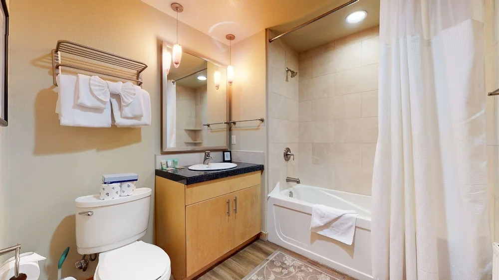 Solstice 11 Amazing Location on Golf Course, Heated Garage, Private Washer Dryer by RedAwning