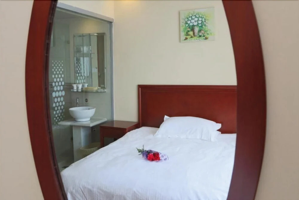 GreenTree Inn Shanghai PVG HuaXia East Rd Station Hotel