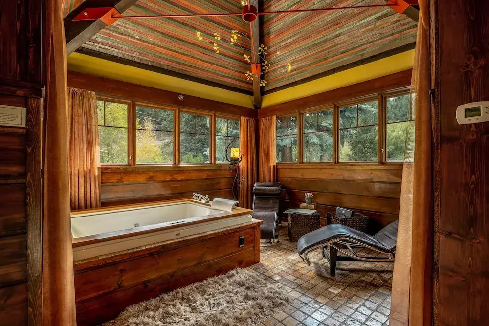 Highland Haven Creekside Inn