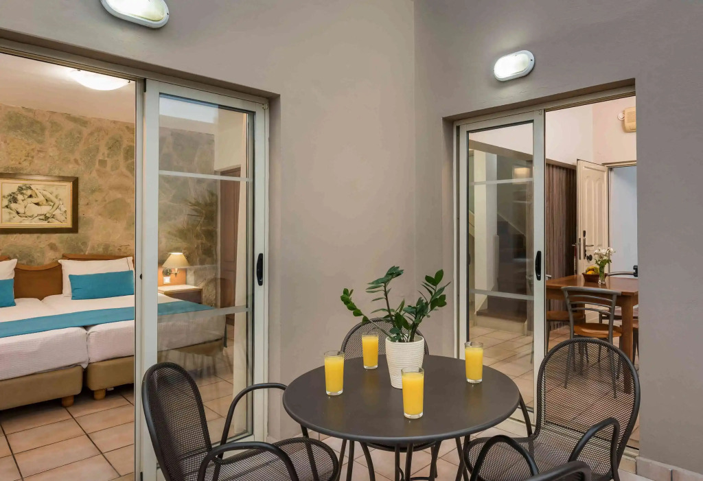Elotis Suites