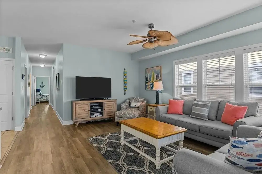 Linger Longer 3 Bedroom Home by RedAwning