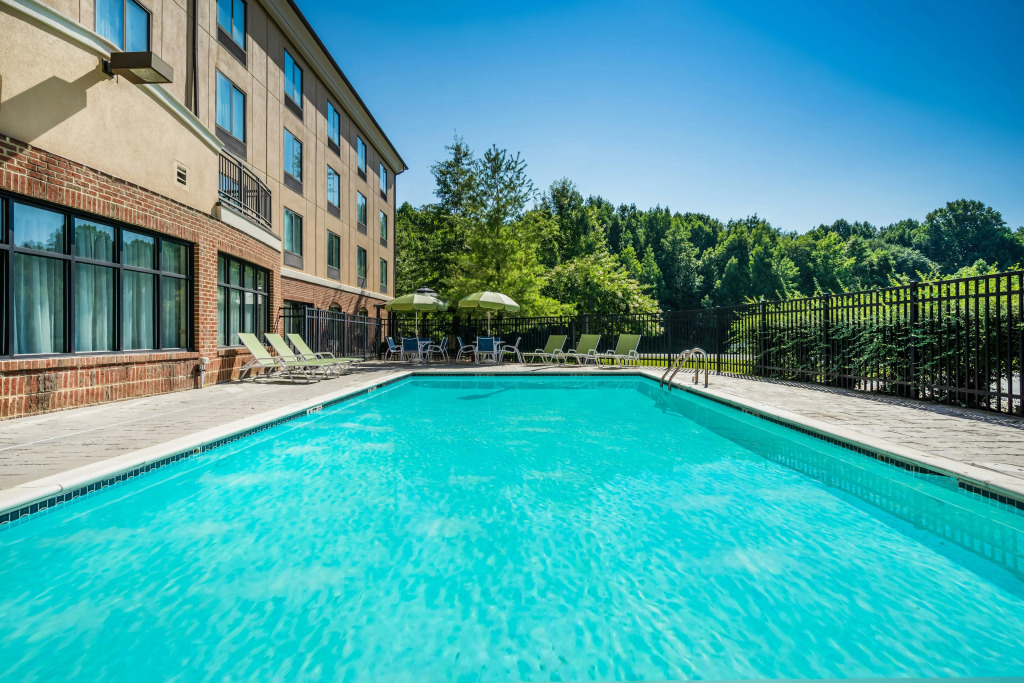 Holiday Inn Express Hotel & Suites-North East by IHG