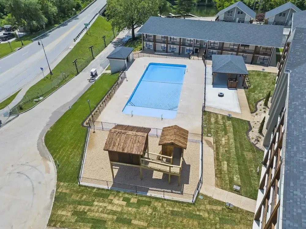 Modern Yote Condo at Roark Creek