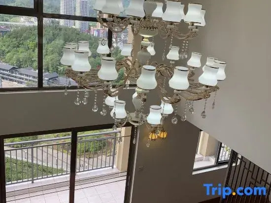 Lichuan High Speed Railway Station Huochai Share Penthouse Duplex Homestay