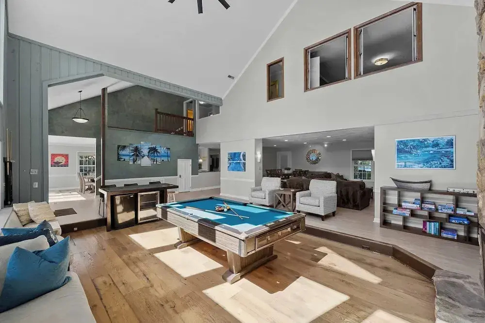 Stay Awhile by Avantstay Lakefront + Pool, Dock