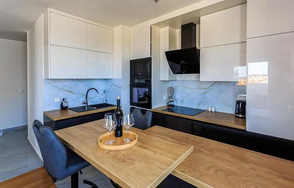 Beautiful Apartment in Zadar With Wifi and 2 Bedrooms