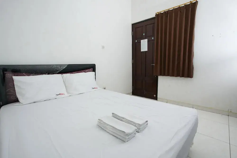 Reddoorz near Kejaksaan Negeri Surabaya