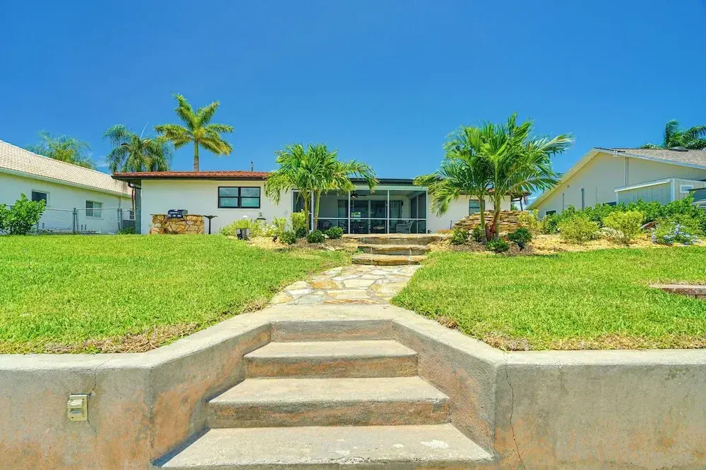 5 Mi to Beach: Cape Coral Oasis w/ Lanai