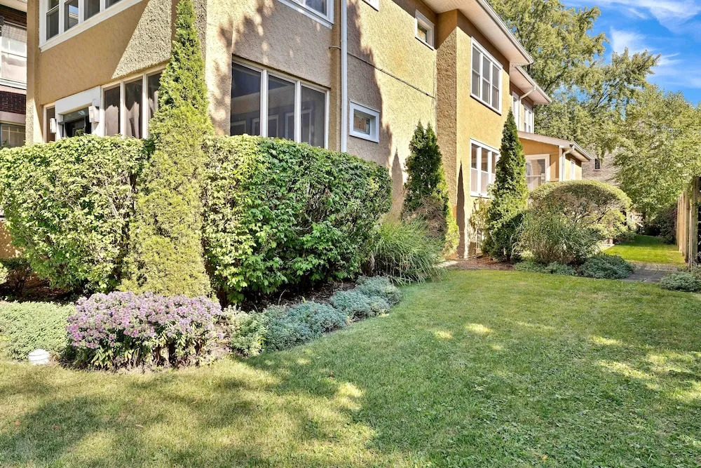 Charming Oak Park 4BD/3.5BA and 2 Private Parking by AllSet Turnover