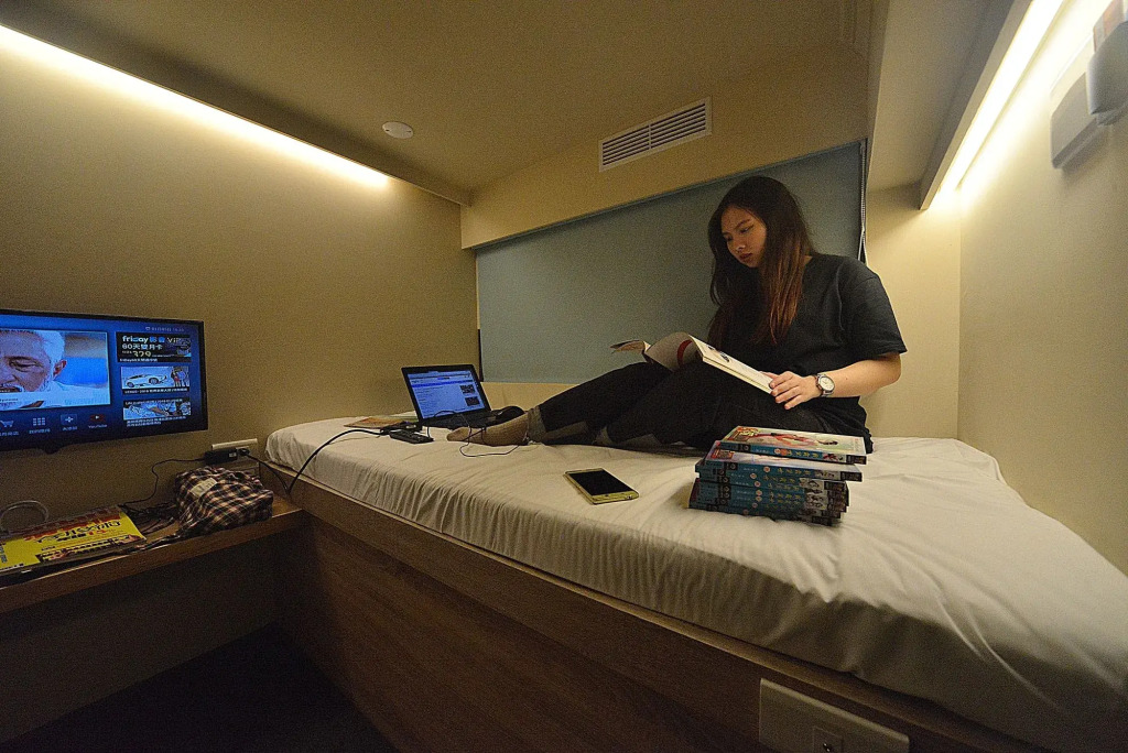 1969.Book Hostel