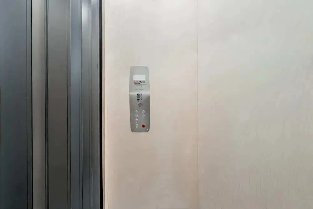 Elevator With Rooftop Hot Tub Pet-friendly Yard