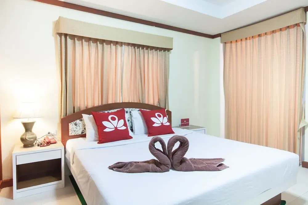 ZEN Rooms Rat-U-Thid 200 Phi Road