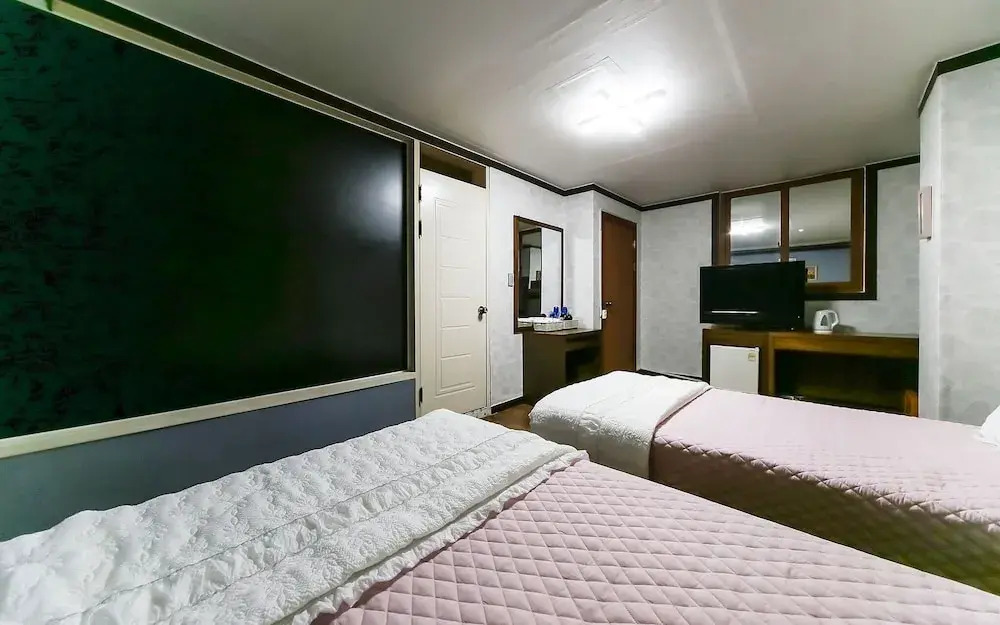 Rose Motel