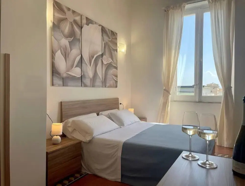 Onlyrooms V - Portside & Train Station