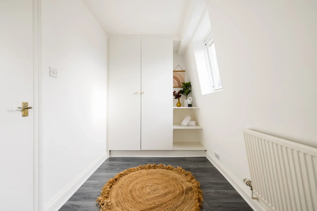 Contemporary 2 Bedroom Apartment in Shepherds Bush