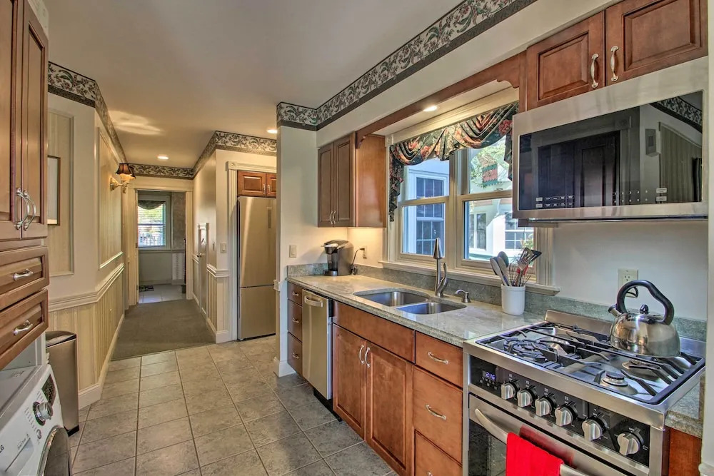 Nestlenook Victorian Condo ~6 Mi to Attitash!