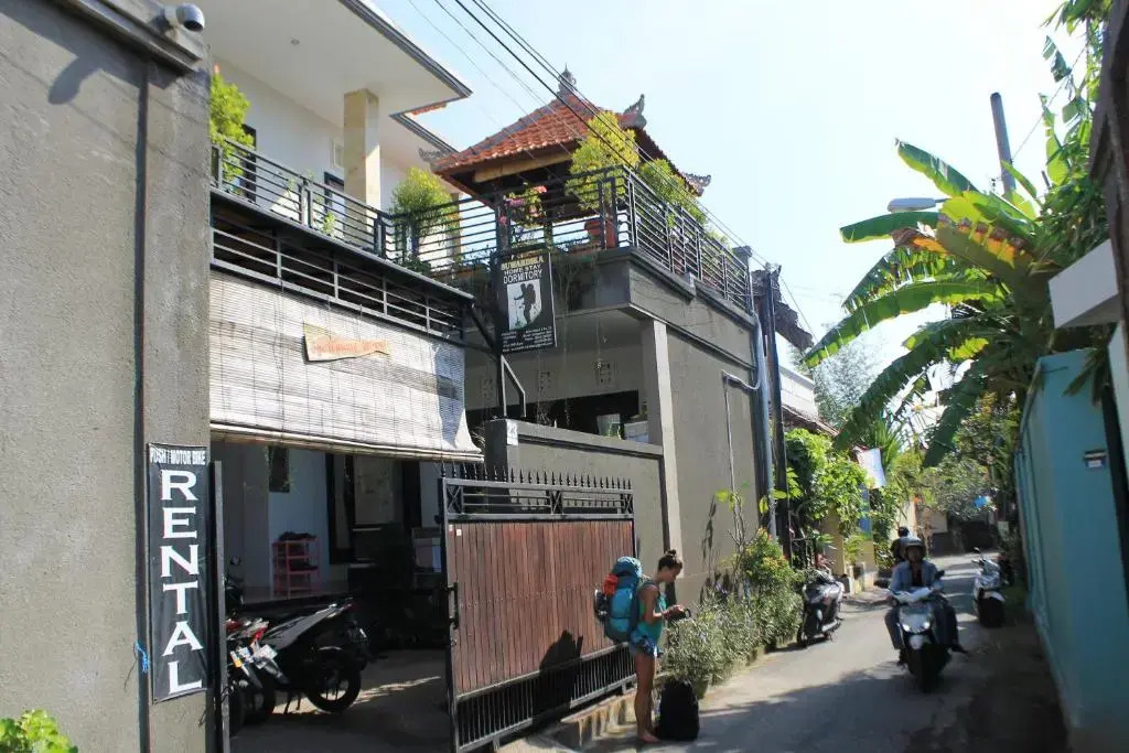 Suwardika Homestay & Dormitory