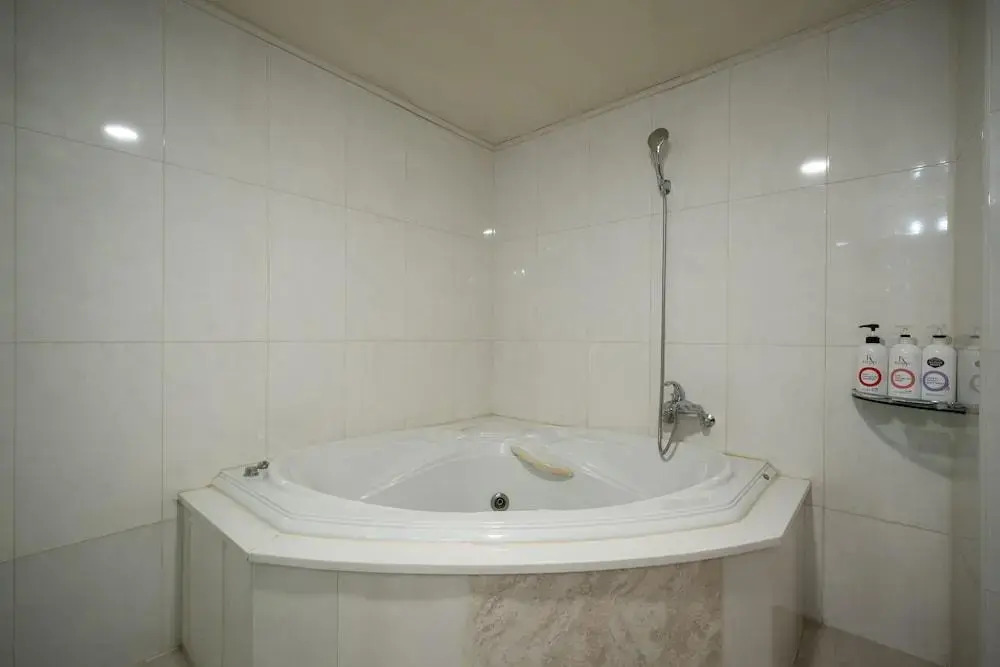 Amour Hotel