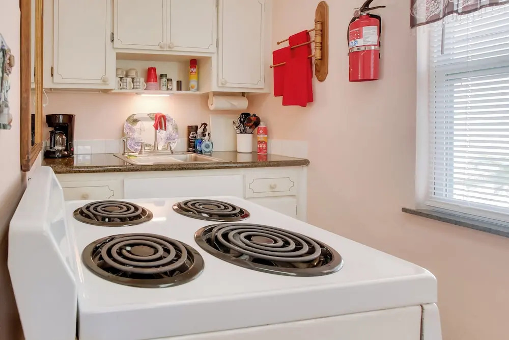 < 3 Mi to Golf & Swim: Cozy Oasis in Lake Worth