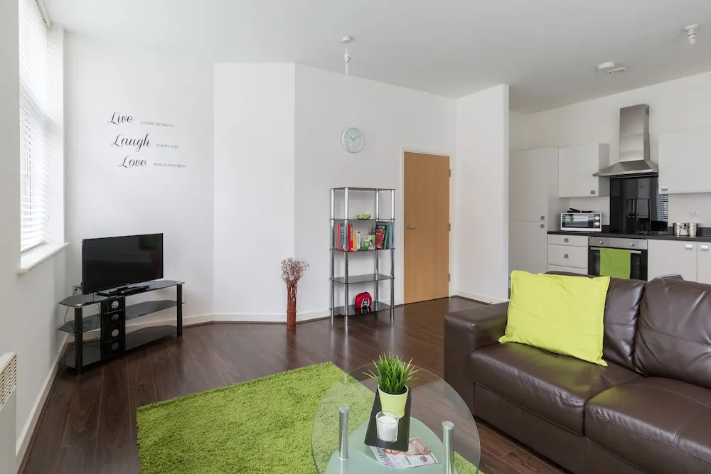 2bed Apt -king Bed -free Parking - Family Friendly