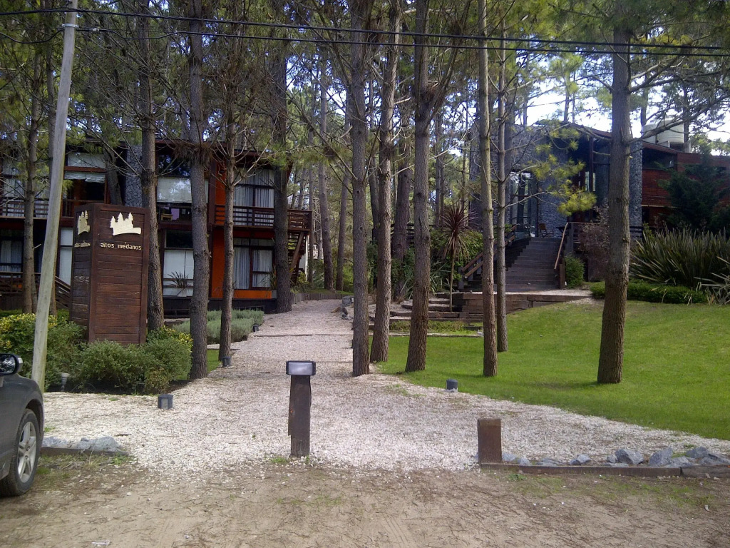 Altos Medanos Cabañas & Club de Bosque
