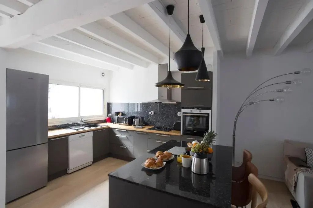 Calypso, Beautiful City House in Quiet Area, Close To Center.