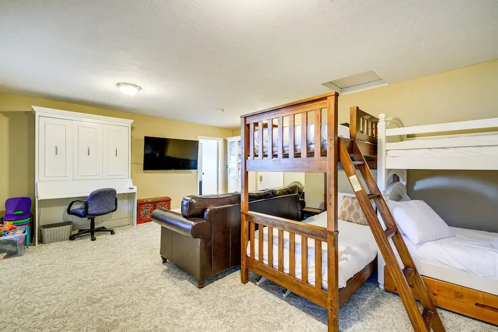 Charming Poulsbo Retreat: Hood Canal Views!
