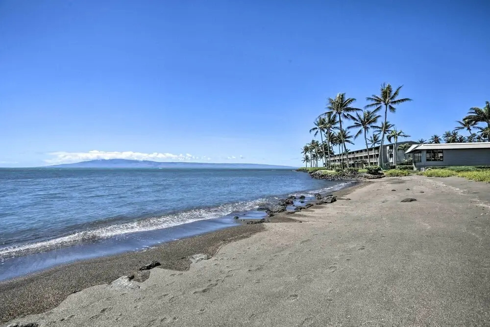 Hawaii Haven: Condo w/ Community Pool, Ocean Views