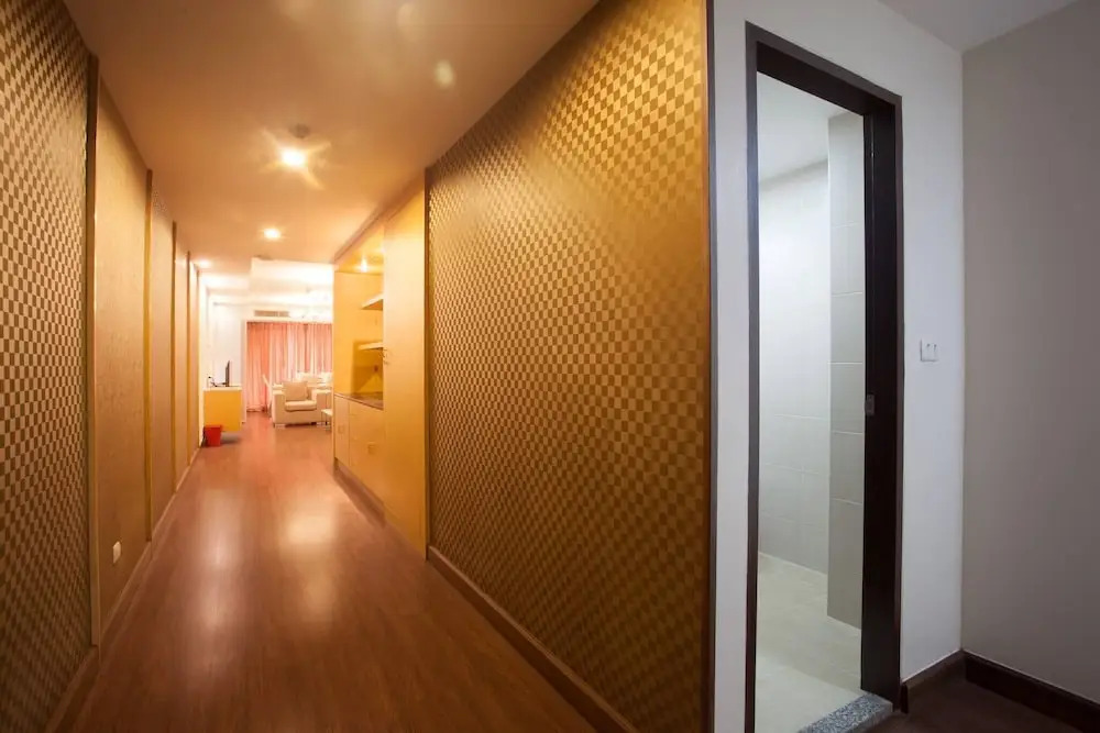4D - 3 Bedroom Downtown Apartment With Shared Pool