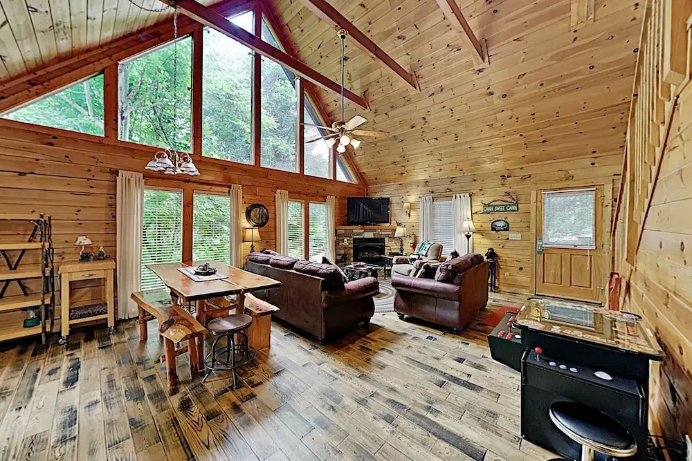 The Bear Essentials Getaway W/ Hot Tub 3 Bedroom Cabin
