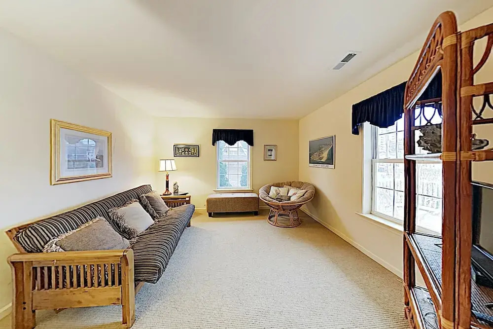 New Listing! Canalfront All-suite: Steps To Beach 5 Bedroom Home