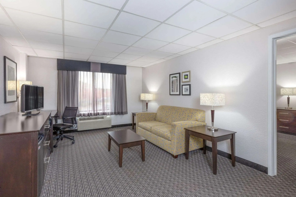 La Quinta by Wyndham Clifton/Rutherford