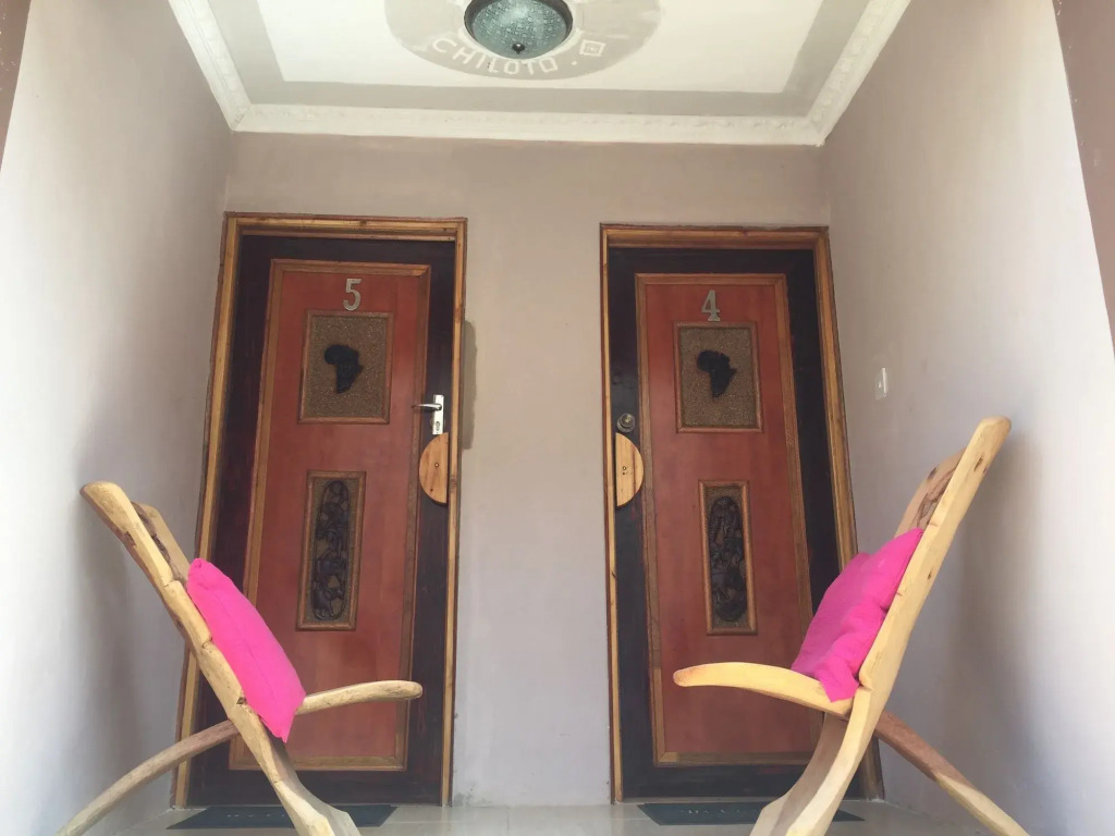 Chiloto Guest House