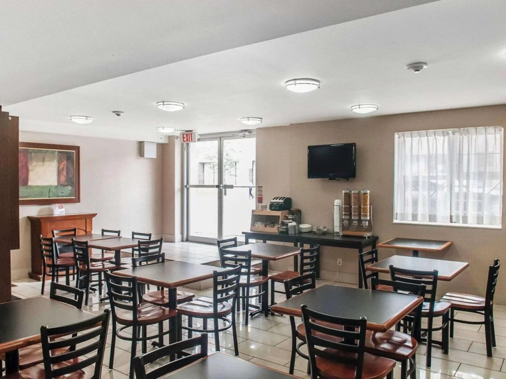 EconoLodge Downtown Toronto