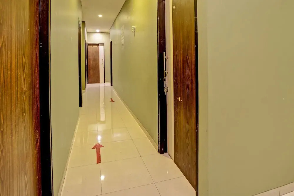 Super OYO Capital O 92633 Spring Hotel Gubeng