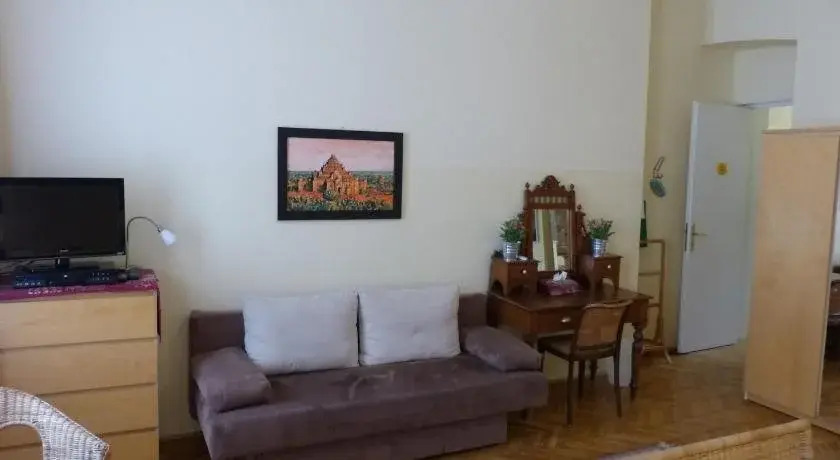 Stadtnest Bed  Breakfast