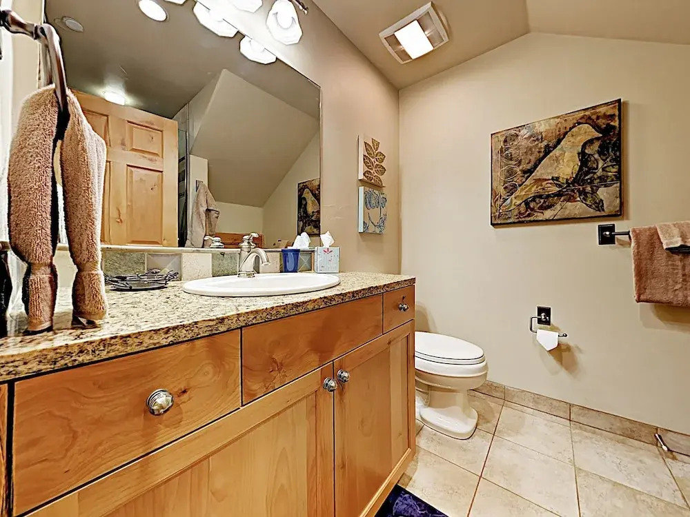 Downtown Getaway W/ Private Garage - Near Ski Resort 2 Bedroom Townhouse