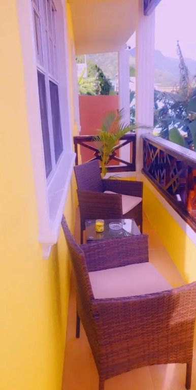 Apartment Soleil 2 mins Walk to Beach, Town and Soufriere Attractions