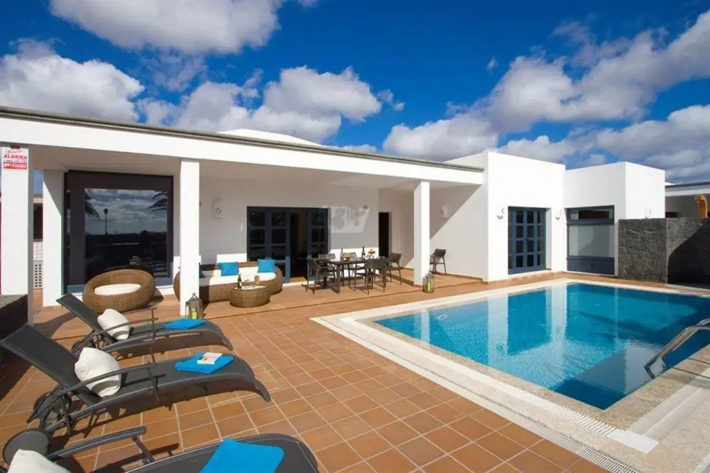 Villas Mamma Mia Sleeps 6 with Pool