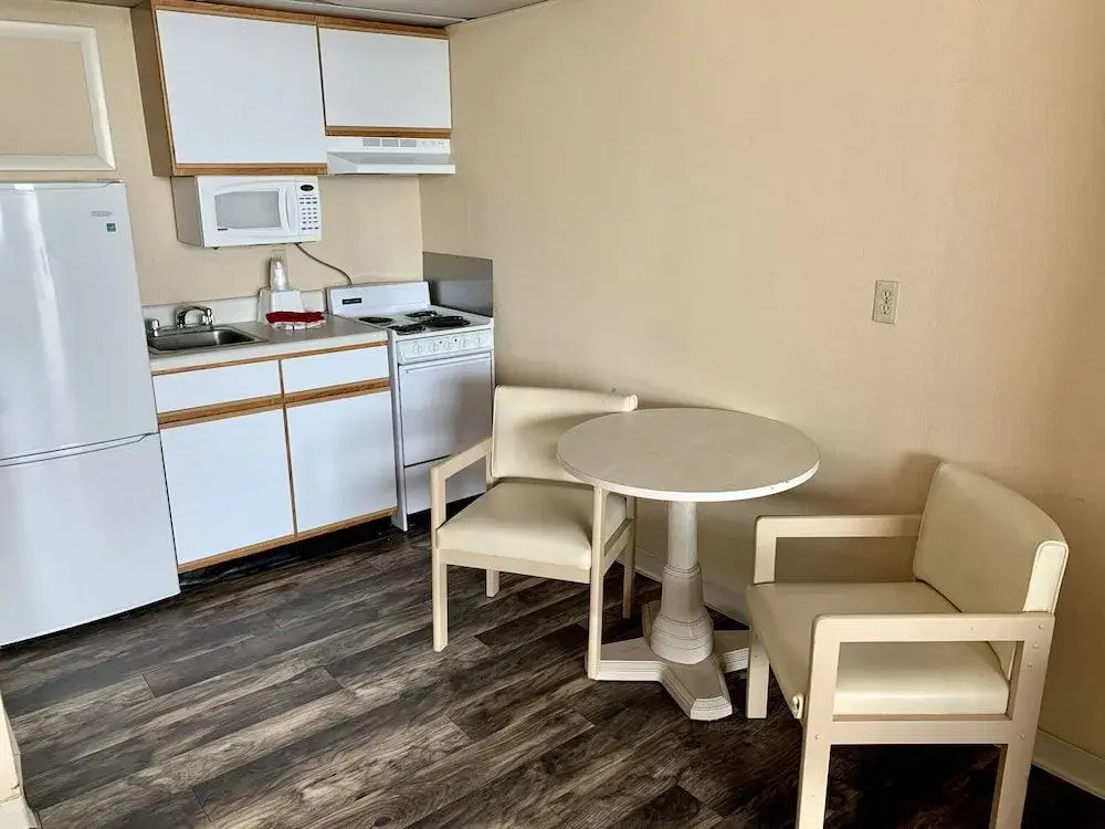 Simple Life Motel