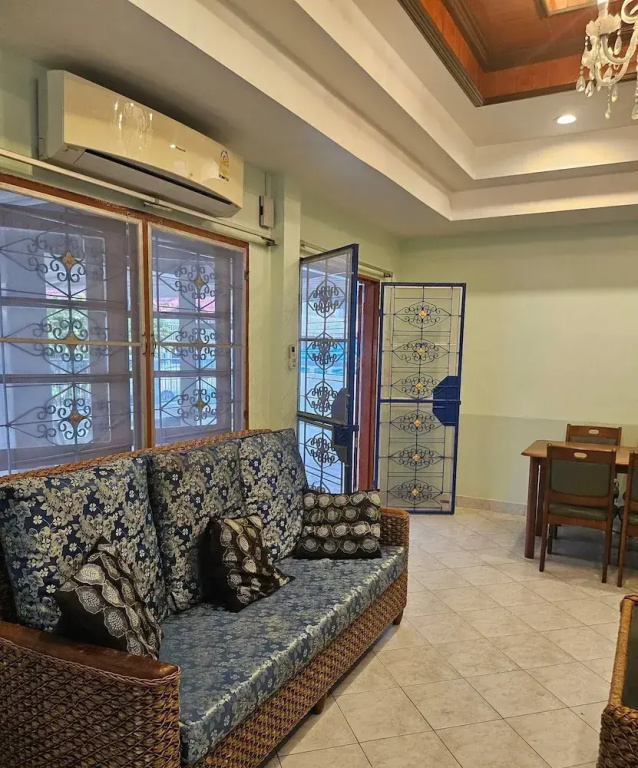 Room in Guest Room - Room 2 in a Superb House in Exceptional City Center