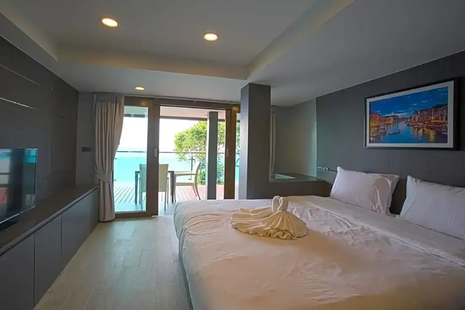 Cliff Lanta Suite