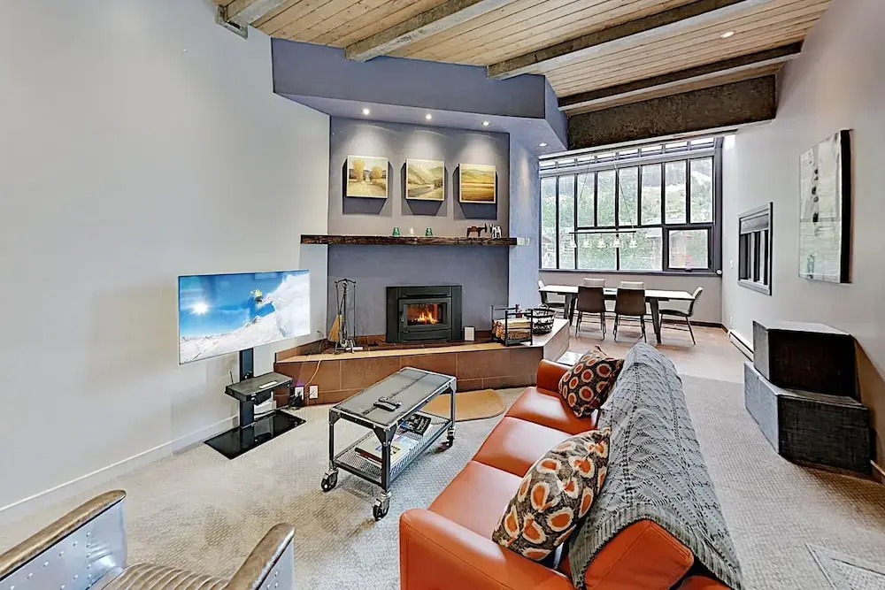 15tru1zs 2 Bedroom Condo